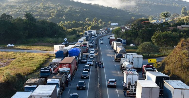 Em uma semana, greve dos caminhoneiros já provocou perdas de mais de R$10 bilhões 1 22 780x405 - Em uma semana, greve dos caminhoneiros já provocou perdas de mais de R$10 bilhões