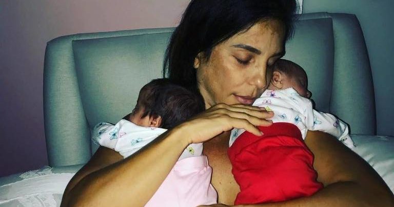 Ivete faz posts amamentando uma das gêmeas durante 'café da manhã': 'Minha mãe adora me dar o leitão do amor' 15211230085aaa7ec05fbe8 1521123008 3x2 md 768x405 - Ivete faz posts amamentando uma das gêmeas durante 'café da manhã': 'Minha mãe adora me dar o leitão do amor'