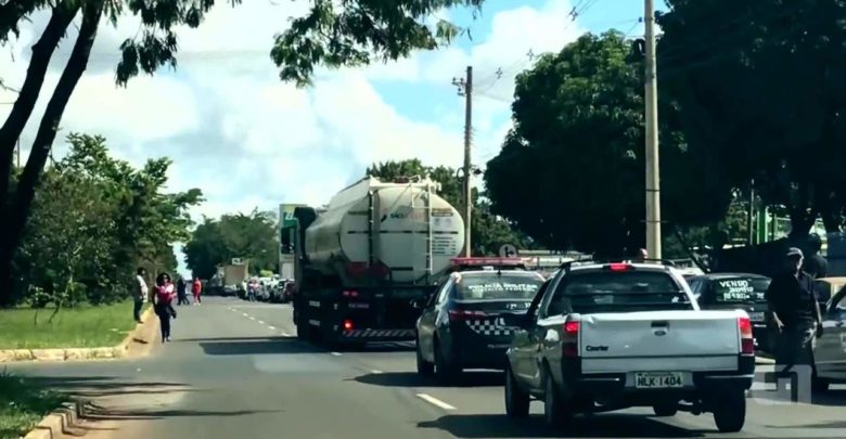 PM da Bahia vai escoltar caminhões com gasolina até postos 6762404 x720 780x405 - PM da Bahia vai escoltar caminhões com gasolina até postos