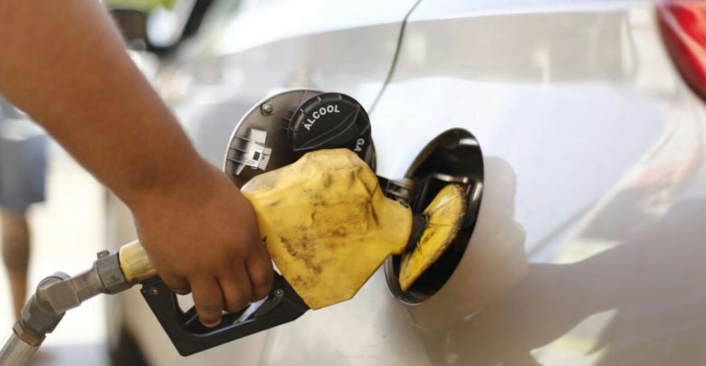 Entenda por que a gasolina está tão cara e como as altas impactam seu bolso abastecer com gasolina esta cada vez mais caro 1900x900 c 780x405 - Entenda por que a gasolina está tão cara e como as altas impactam seu bolso
