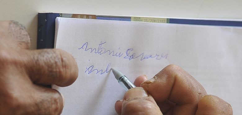 Analfabetismo ainda é realidade para mais de 11 milhões de brasileiros, aponta IBGE analfabeto 780x370 - Analfabetismo ainda é realidade para mais de 11 milhões de brasileiros, aponta IBGE