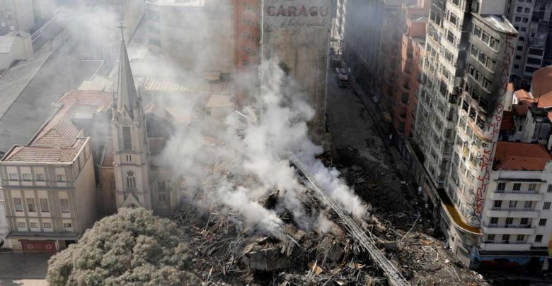 Bombeiros localizam corpo de criança em escombros de prédio que desabou em SP foto predio centro sp fogo 780x405 - Bombeiros localizam corpo de criança em escombros de prédio que desabou em SP