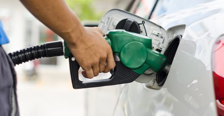 Petrobras reduz preço da gasolina nas refinarias pelo 4º dia seguido gasolina velha 780x405 - Petrobras reduz preço da gasolina nas refinarias pelo 4º dia seguido