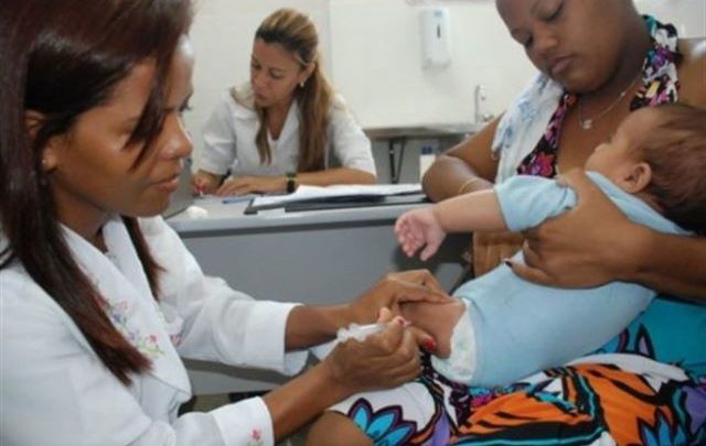 Unidades Básicas de Saúde voltam a contar com vacina pentavalente em Feira vacina 1 640x405 - Unidades Básicas de Saúde voltam a contar com vacina pentavalente em Feira