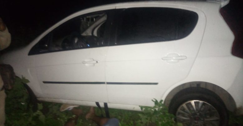 Motorista é assassinado durante tentativa de assalto em Feira de Santana carro 780x405 - Motorista é assassinado durante tentativa de assalto em Feira de Santana
