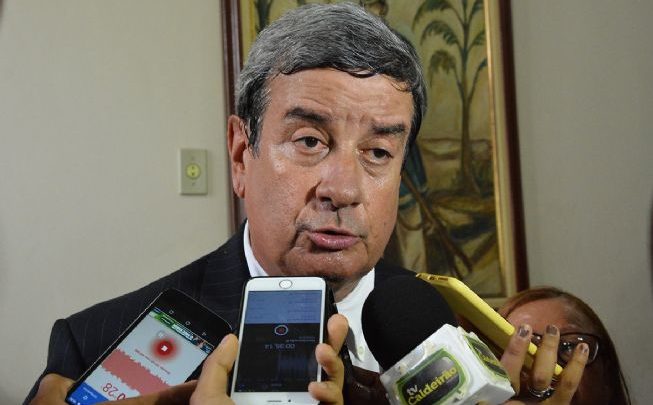 Prefeito Colbert Martins viaja para Brasília para tratar de convênios e obras colbert 653x405 - Prefeito Colbert Martins viaja para Brasília para tratar de convênios e obras