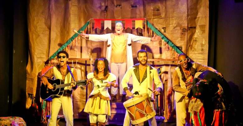 Domingo Tem Teatro traz como atração o espetáculo "Remendo Remendó" Remendo Remendó Foto Israel Barretto 780x405 - Domingo Tem Teatro traz como atração o espetáculo "Remendo Remendó"