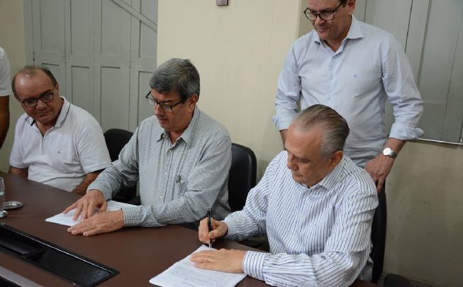 Prefeitura de Feira e Sebrae Bahia celebram parceria para a requalificação dos comerciantes ambulantes colbert e sebrae 653x405 - Prefeitura de Feira e Sebrae Bahia celebram parceria para a requalificação dos comerciantes ambulantes