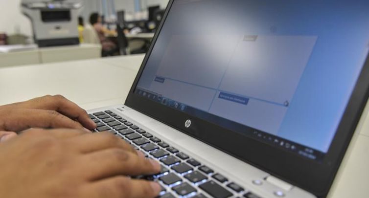 Relatório aponta manipulação em redes sociais em 48 países computadores caseiros 754x405 - Relatório aponta manipulação em redes sociais em 48 países
