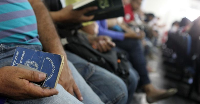 Desemprego recua para 12,4%, mas atinge 13 milhões desemprego 780x405 - Desemprego recua para 12,4%, mas atinge 13 milhões