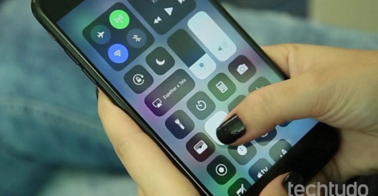 Apple lança atualização de iOS que trava celular contra espiões e policiais iphone 780x405 - Apple lança atualização de iOS que trava celular contra espiões e policiais
