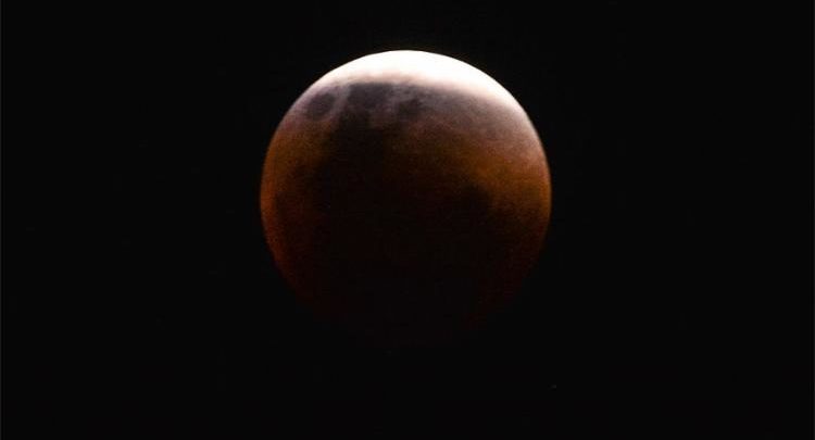 Maior eclipse total da Lua do século 21 ocorre nesta sexta-feira lua eclipse 750x405 - Maior eclipse total da Lua do século 21 ocorre nesta sexta-feira