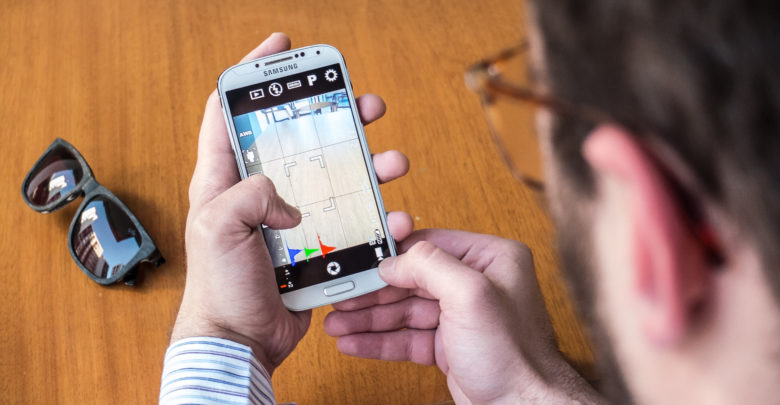 Celular se torna a principal forma de acessar à internet no Brasil, aponta pesquisa smartphone 780x405 - Celular se torna a principal forma de acessar à internet no Brasil, aponta pesquisa