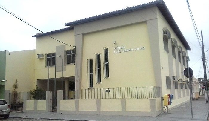 Após sentença de audiência, homem surta e toma veneno em fórum na BA Forum Belmonte 700x405 - Após sentença de audiência, homem surta e toma veneno em fórum na BA