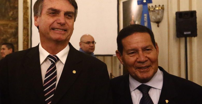 Bolsonaro anuncia general Mourão como vice bolsonaro clube militar age20180626178 fabio motta estadao conteudo 780x405 - Bolsonaro anuncia general Mourão como vice