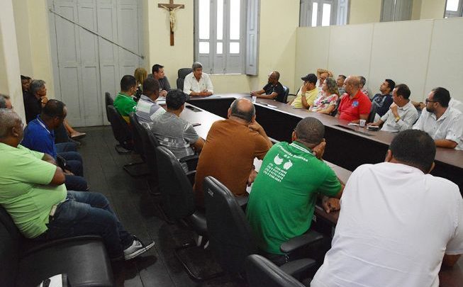 Prefeito Colbert Martins apresenta proposta de nova Ceasa a permissionários do Centro de Abastecimento colbert e permissionários 653x405 - Prefeito Colbert Martins apresenta proposta de nova Ceasa a permissionários do Centro de Abastecimento