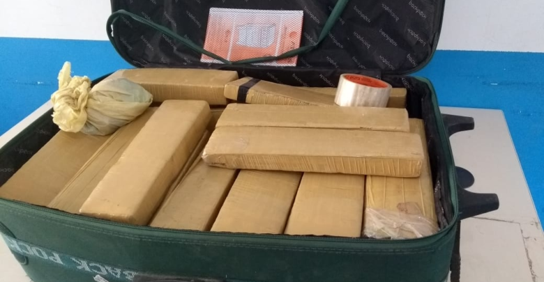 Plantão Policial: Apreensão de armas de fogo, drogas e recuperação de veículo nas últimas horas drogas agosto 780x405 - Plantão Policial: Apreensão de armas de fogo, drogas e recuperação de veículo nas últimas horas