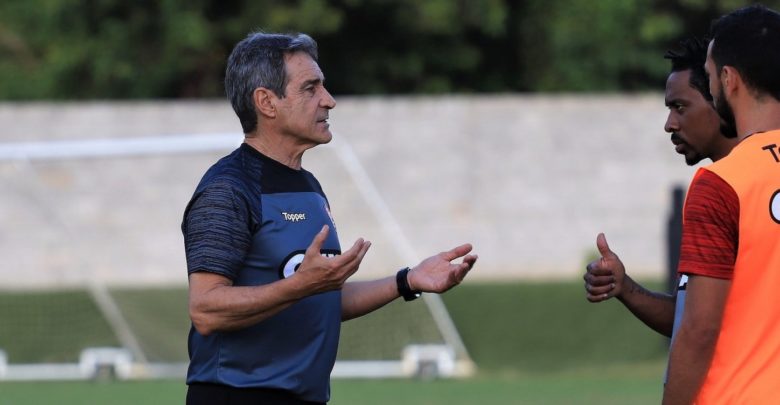 Técnico Carpegiani é demitido do Vitória antes do Ba-Vi de domingo treino vitória carpegiani 780x405 - Técnico Carpegiani é demitido do Vitória antes do Ba-Vi de domingo