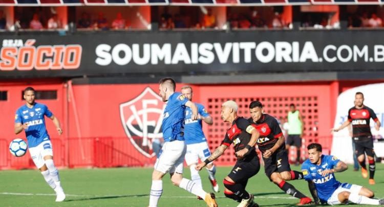 Vitória sai na frente com Neilton, mas cede empate ao Cruzeiro no Barradão vitoria e cruzeiro barradao 201885162240943 750x405 - Vitória sai na frente com Neilton, mas cede empate ao Cruzeiro no Barradão