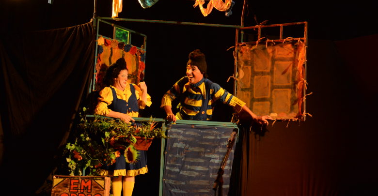 Domingo Tem Teatro apresenta “Os Fogatas” - O bom humor da Fabula em cartaz no Teatro do CUCA Os Fogatas Foto Ety amp Jô 780x405 - Domingo Tem Teatro apresenta “Os Fogatas” - O bom humor da Fabula em cartaz no Teatro do CUCA
