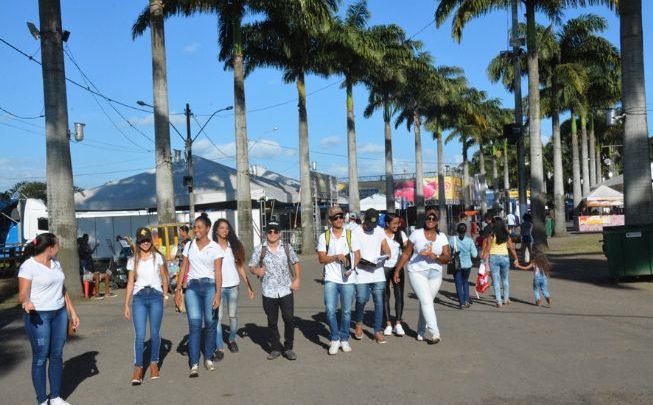 Estudantes da FTC avaliam condições de trabalhadores no Parque de Exposição estudante da FTC no parque de exposição 653x405 - Estudantes da FTC avaliam condições de trabalhadores no Parque de Exposição