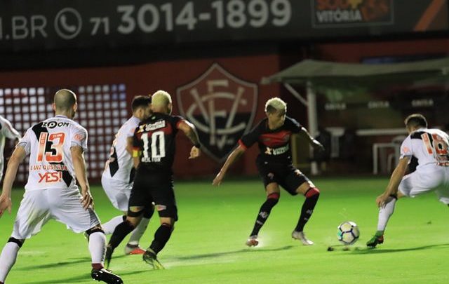 Com gol de Erick, Vitória bate o Vasco e se afasta da zona de rebaixamento vitória x vasco 640x405 - Com gol de Erick, Vitória bate o Vasco e se afasta da zona de rebaixamento
