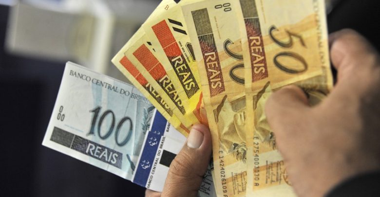 Cresce o número de brasileiros que conversam sobre o orçamento familiar em casa aposentadodinheiro 780x405 - Cresce o número de brasileiros que conversam sobre o orçamento familiar em casa
