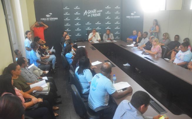 Prefeito Colbert Martins sanciona lei que garante prioridade a autista em estabelecimentos públicos e privados coletiva colbert 653x405 - Prefeito Colbert Martins sanciona lei que garante prioridade a autista em estabelecimentos públicos e privados