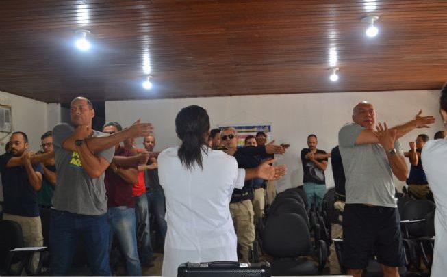 Policiais Rodoviários são orientados sobre cuidados com a saúde exercicio 653x405 - Policiais Rodoviários são orientados sobre cuidados com a saúde
