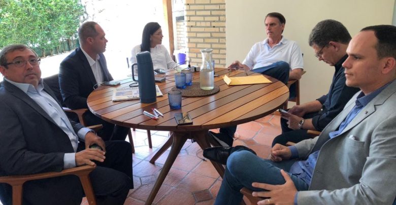 Em reunião com Dayane Pimentel, Bolsonaro anuncia 13º para programa Bolsa Família reunião bolsonaro 780x405 - Em reunião com Dayane Pimentel, Bolsonaro anuncia 13º para programa Bolsa Família