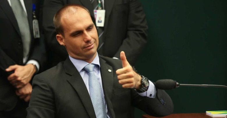 Filho de Bolsonaro quer criminalizar o comunismo e acabar com o MTST 2935703 18 780x405 - Filho de Bolsonaro quer criminalizar o comunismo e acabar com o MTST