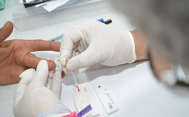 Dezembro Vermelho: Testes rápidos não detectaram pessoas com HIV em Feira Teste HIV 653x405 - Dezembro Vermelho: Testes rápidos não detectaram pessoas com HIV em Feira