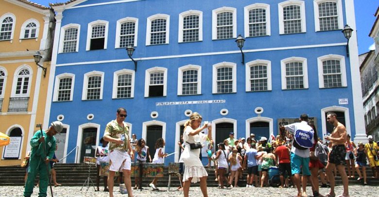 Com 3,7 milhões de turistas até março, Salvador tem Verão mais cheio da década csm centro111 99e7c25698 780x405 - Com 3,7 milhões de turistas até março, Salvador tem Verão mais cheio da década