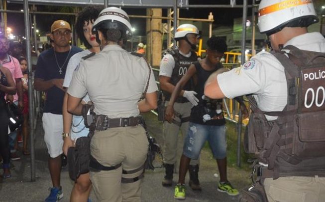 Posto de abordagem evita entrada de armas no Circuito da Micareta de Feira abordagem 653x405 - Posto de abordagem evita entrada de armas no Circuito da Micareta de Feira