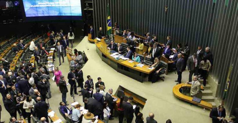 Confusão generalizada toma conta do plenário durante audiência com Weintraub Confusão generalizada toma conta do plenário durante audiência com Weintraub 780x405 - Confusão generalizada toma conta do plenário durante audiência com Weintraub