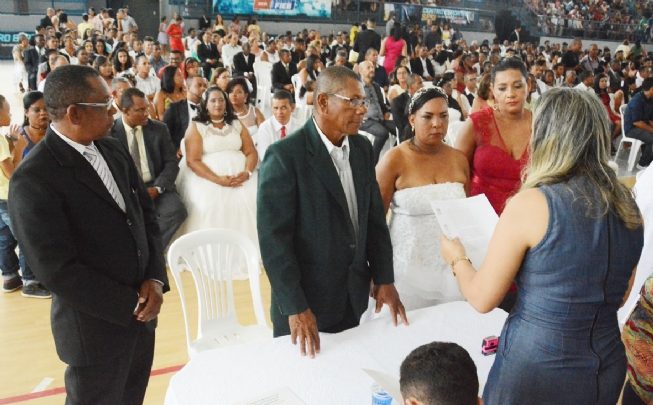 Continuam abertas as inscrições para o Casamento Coletivo em Feira de Santana casamento coletivo 653x405 - Continuam abertas as inscrições para o Casamento Coletivo em Feira de Santana