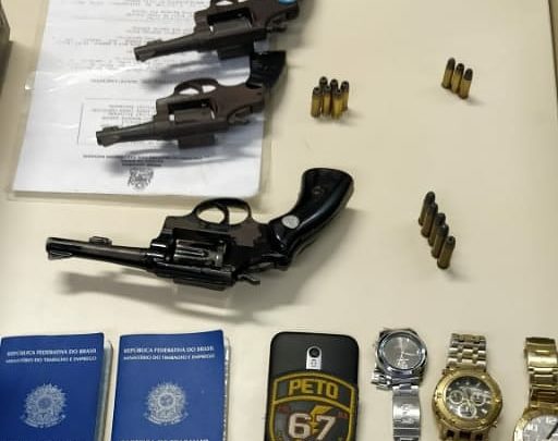 Adolescente e mais dois criminosos são flagrados com armas em Feira de Santana armas peto 67 512x405 - Adolescente e mais dois criminosos são flagrados com armas em Feira de Santana