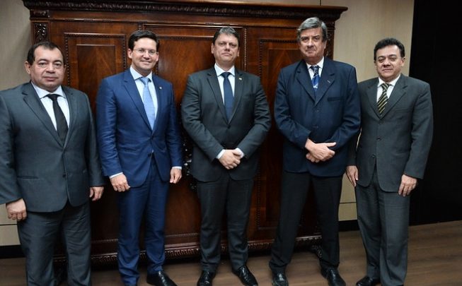 Ministro da Infraestrutura garante prioridade para duplicação do anel de contorno de Feira, em 2020 prefeito ministro e empresários 653x405 - Ministro da Infraestrutura garante prioridade para duplicação do anel de contorno de Feira, em 2020