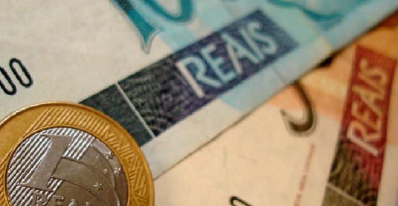 Governo reduz previsão do salário mínimo de R$ 1.002 para R$ 998 em 2019 salario minimo sera de r 954 a partir de 1 de janeiro 171230150721 780x405 - Governo reduz previsão do salário mínimo de R$ 1.002 para R$ 998 em 2019
