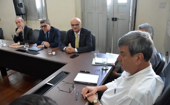 Colbert assina com Banco do Brasil financiamento para compra de 10 mil lâmpadas de LED Colbert 653x405 - Colbert assina com Banco do Brasil financiamento para compra de 10 mil lâmpadas de LED
