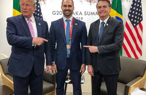 Bolsonaro estuda indicar o filho Eduardo embaixador dos EUA bolsoraro trump e o filho 620x405 - Bolsonaro estuda indicar o filho Eduardo embaixador dos EUA