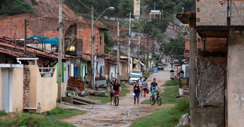 Desigualdade no Brasil atrasa o desenvolvimento das crianças, diz pesquisador 2019 06 13 medicao qualidade riacho doce f99a7789 marcelo brandt g1 780x405 - Desigualdade no Brasil atrasa o desenvolvimento das crianças, diz pesquisador