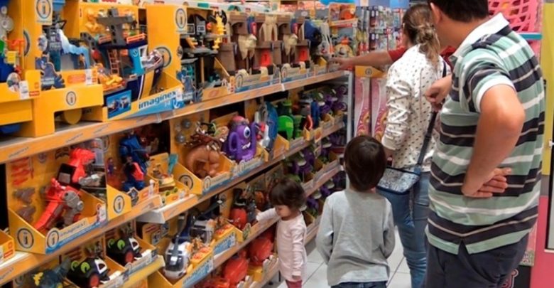 84% dos consumidores consideram muito importante a Educação Financeira para crianças compra dia das crianças 780x405 - 84% dos consumidores consideram muito importante a Educação Financeira para crianças