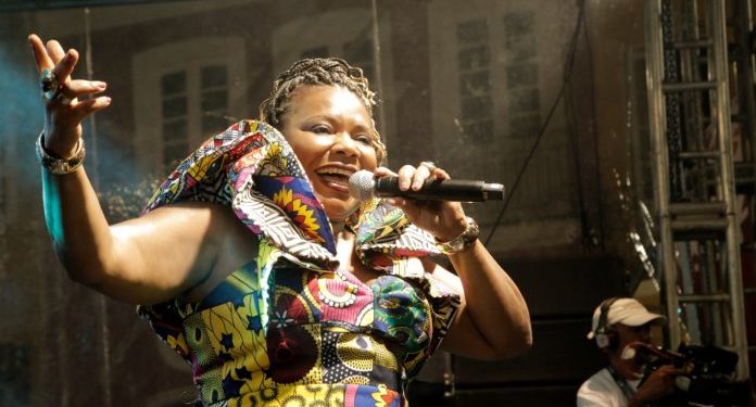Margareth Menezes celebra democracia e cultura no Largo do Pelourinho
